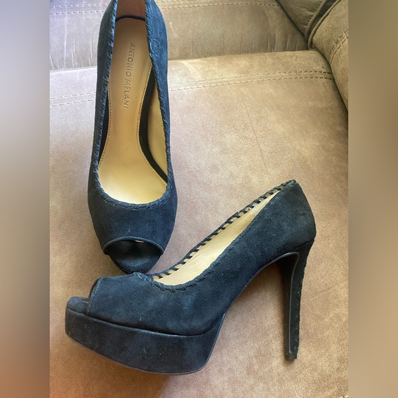 ANTONIO MELANI Shoes - Antonio Melani Black Pumps W8
